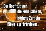 Blechschild - Der Kopf tut weh die Füße stinken höchste Zeit ein Bier zu trinken - BS520 (293)